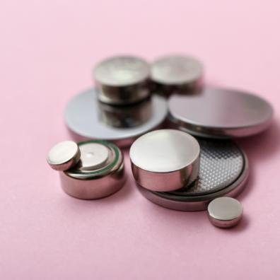 picture of various sized button batteries